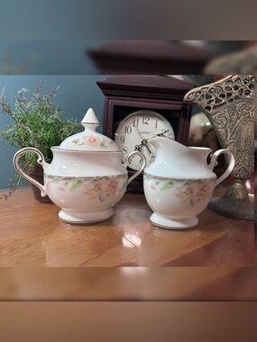 (UT) Mikasa “Morning Glory” Sugar and Creamer Set